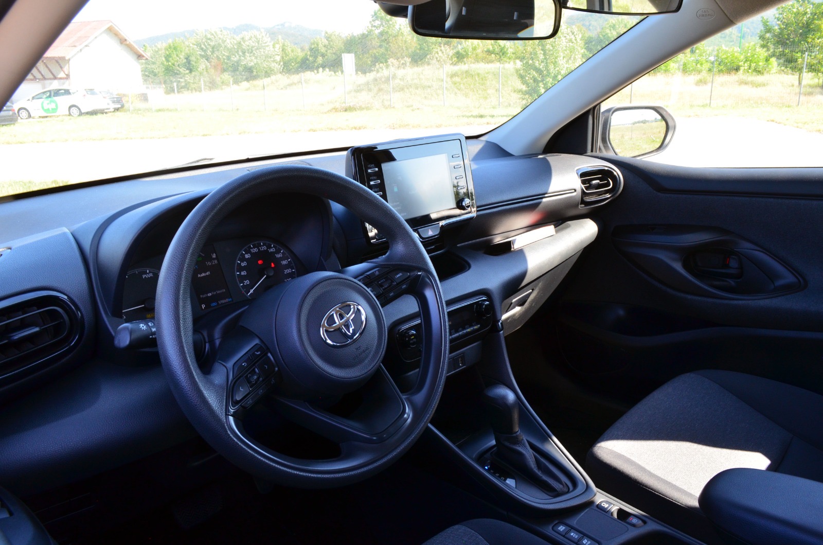 TOYOTA Yaris - hybrid automat
